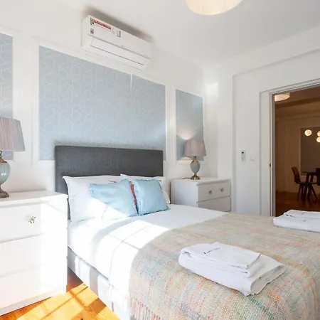 Flh Sao Bento With Balcony Lisbona